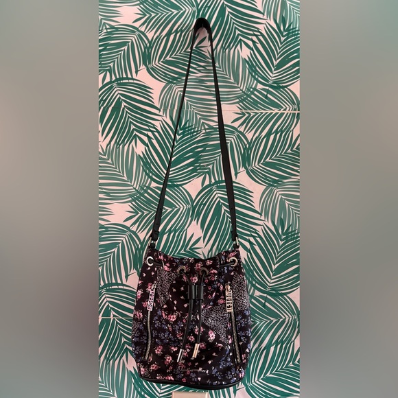 Juicy Couture Melrose Patchwork Bucket Bag - Picture 4 of 11